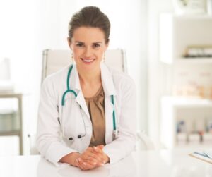 collaborazione tra medico ed estetista
