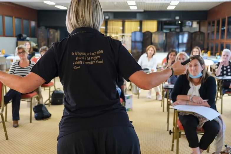 estetista spiega come fornire consulenze estetiche alle clienti