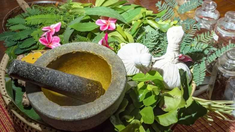 i vantaggi della cosmesi naturale: erbe ayurvediche